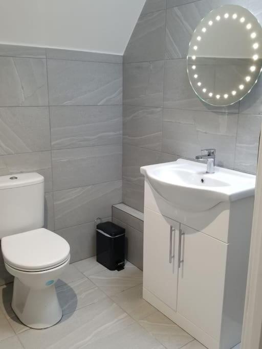 Rosey Lodge -1Bedroom Cousy Flat - Parking, Netflix, Wifi - Close To Blenheim Palace & Oxford - F5 Kidlington Exteriör bild